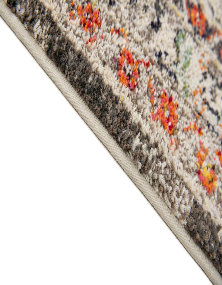 Detail image of 5' 3 x 7' 6 Fleur Rug