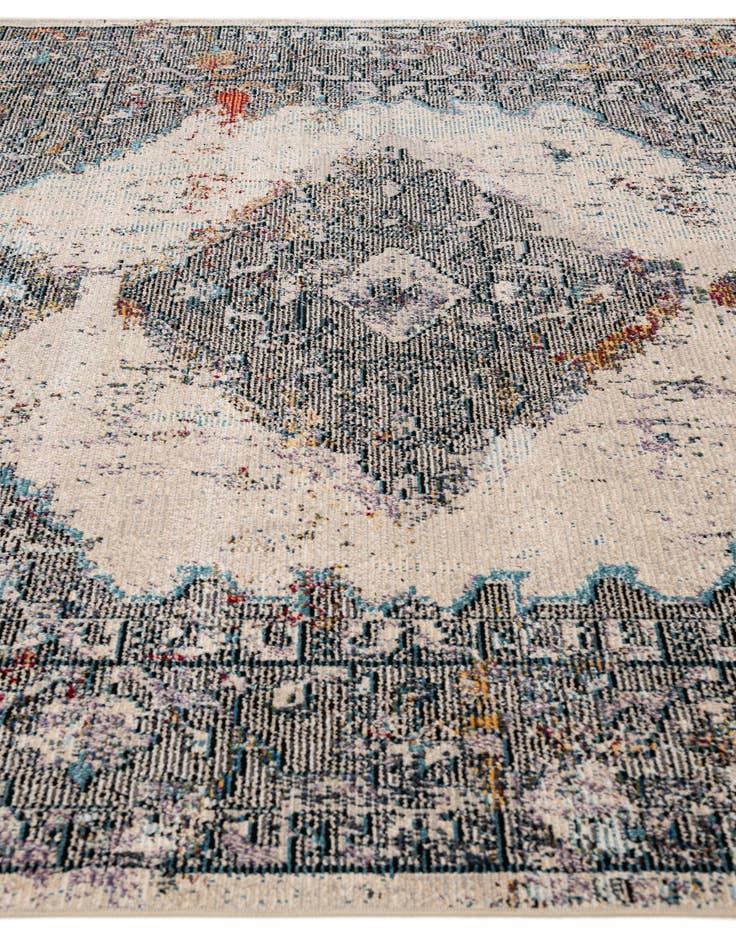 Detail image of 5' 4 x 7' 4 Fleur Rug
