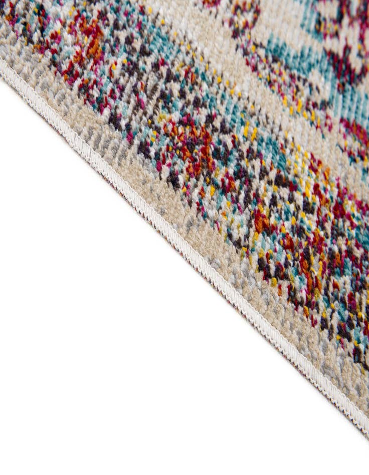 Detail image of 5' 4 x 7' 4 Fleur Rug