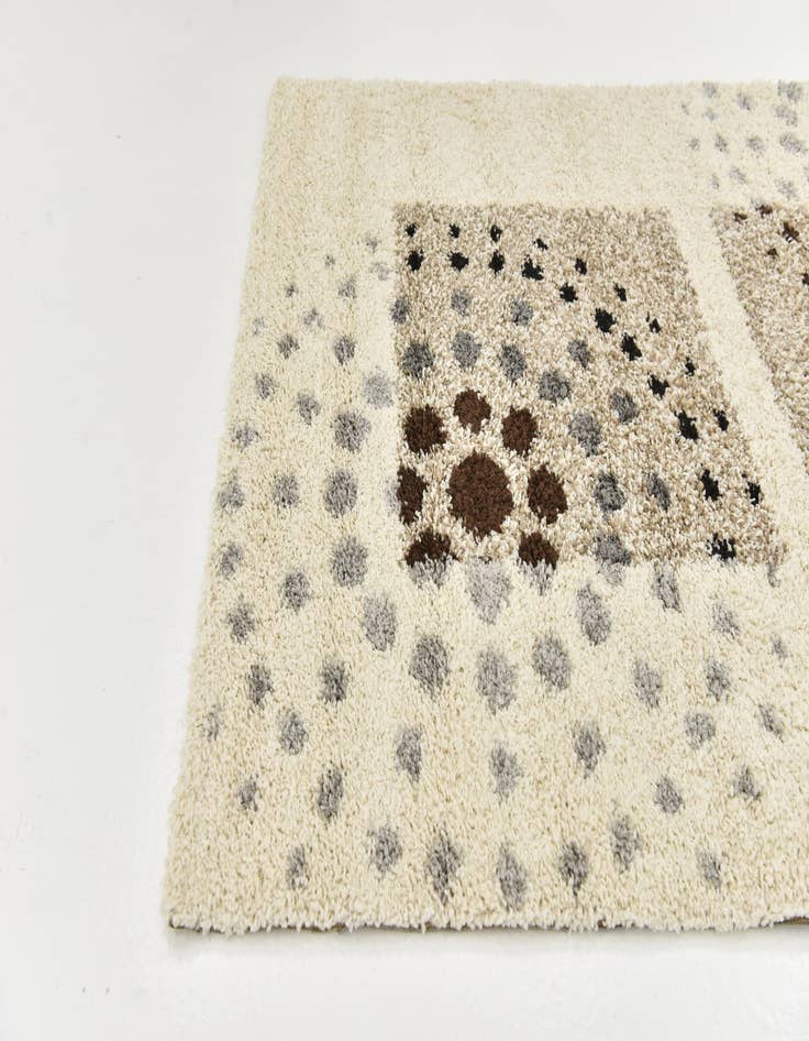 Detail image of 4' x 5' 7 Frieze Rug