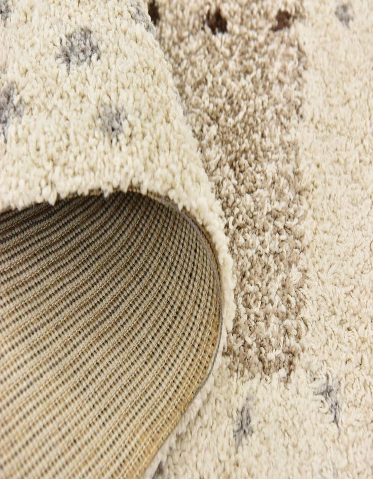 Detail image of 4' x 5' 7 Frieze Rug