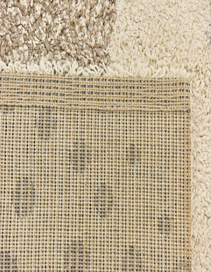 Detail image of 4' x 5' 7 Frieze Rug