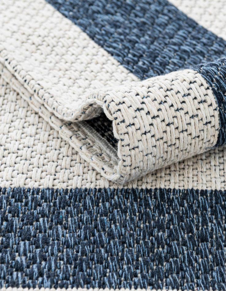 Detail image of 4' 2 x 6' Georgia Rug