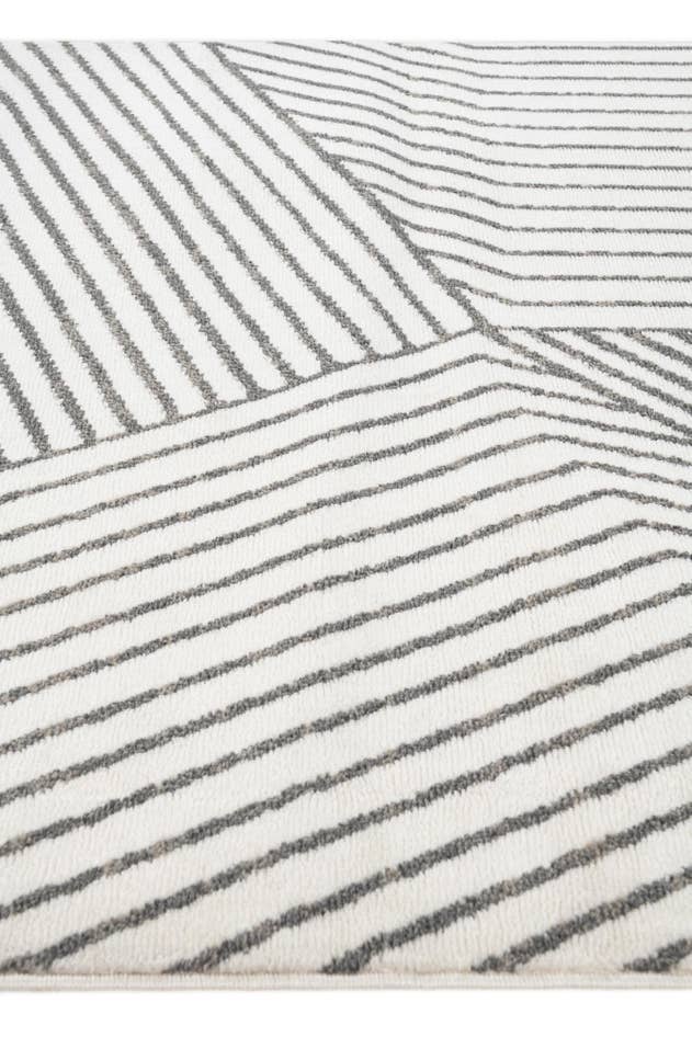 Detail image of 5' 3 x 7' 7 Hanahan Rug