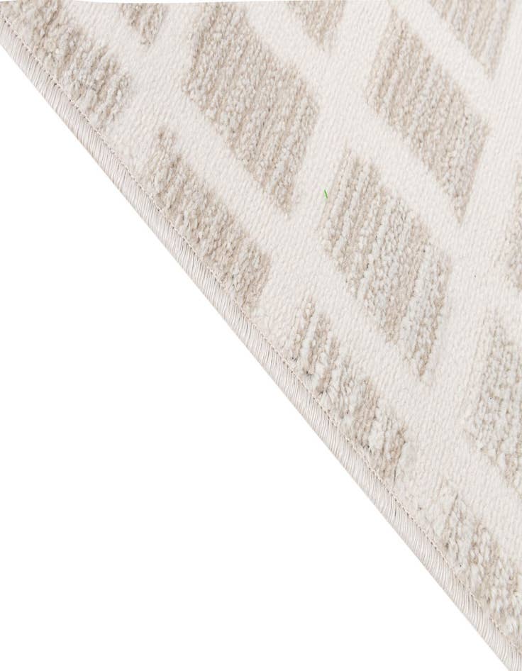 Detail image of 5' 2 x 7' 4 Hanahan Rug