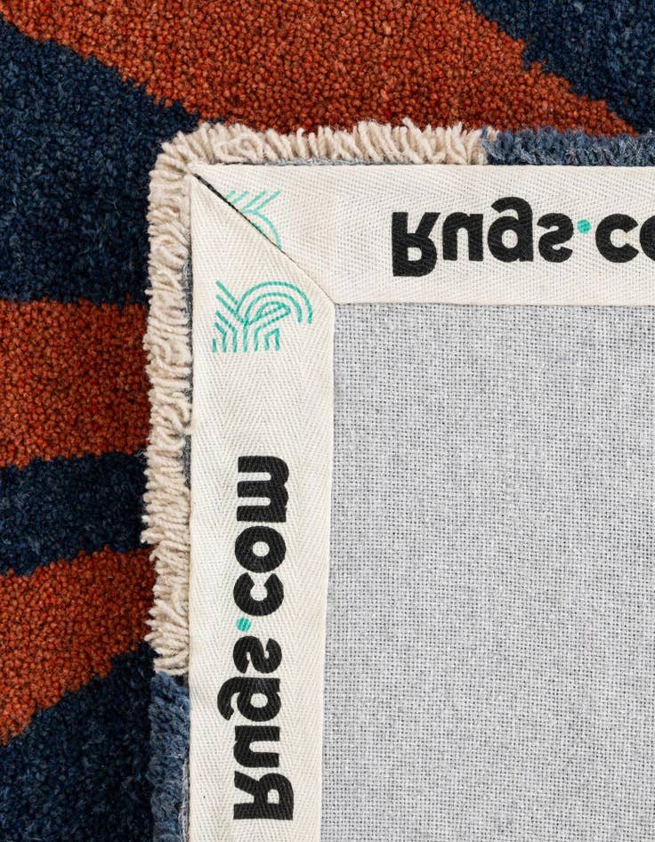 Detail image of 4' 1 x 6' 1 Handtufted Wool Rug
