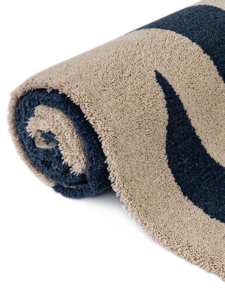 4' 1 x 6' 1 Handtufted Wool Rug
