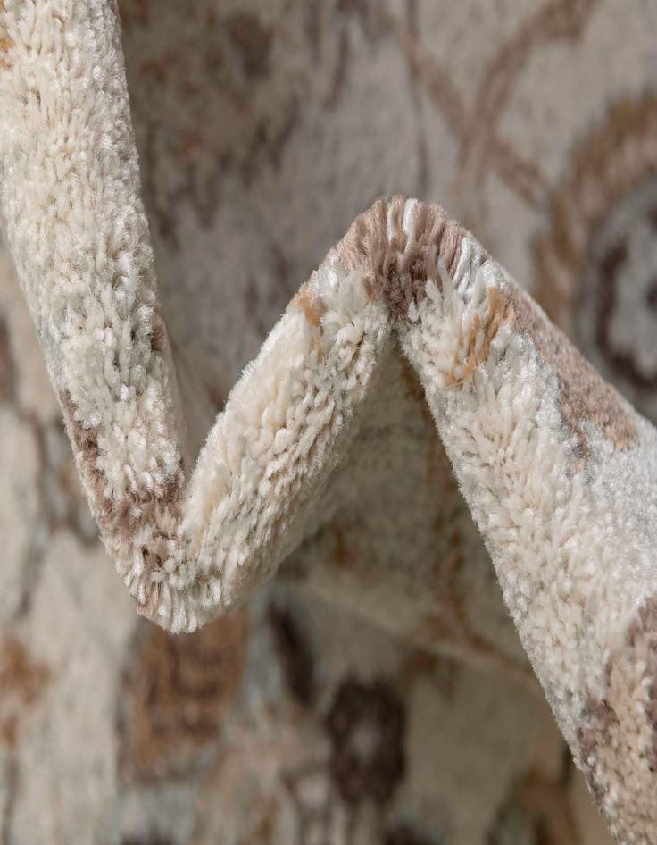 Detail image of 4' x 6' Heritage Rug