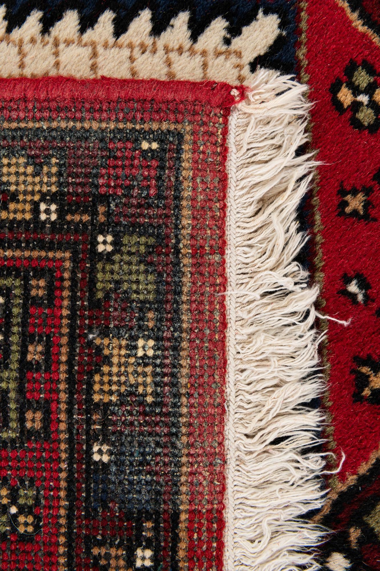 2' x 3' Hand Knotted Heriz Wool Rug