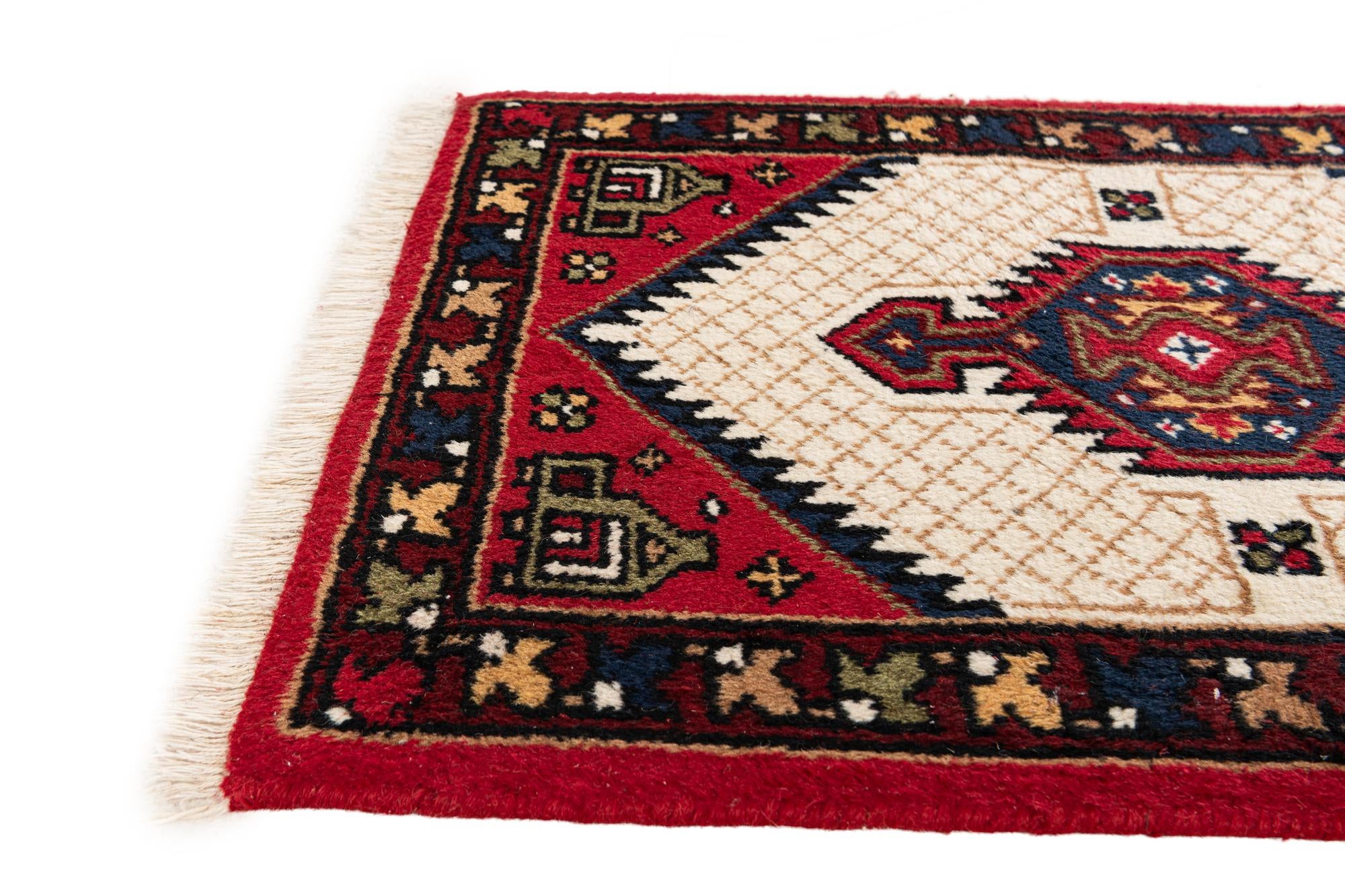 2' x 3' Hand Knotted Heriz Wool Rug