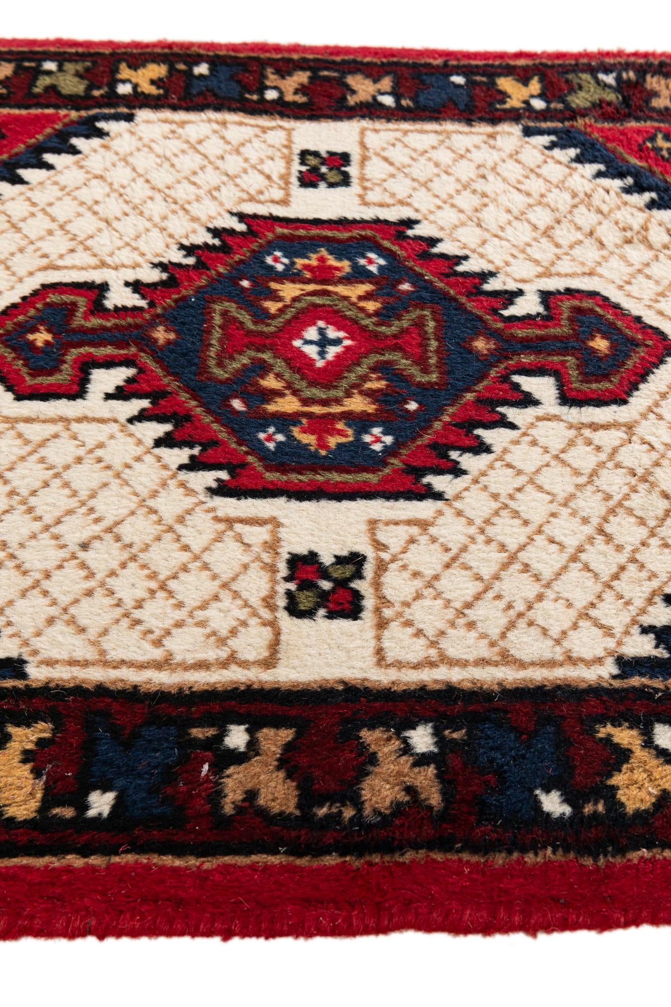 2' x 3' Hand Knotted Heriz Wool Rug