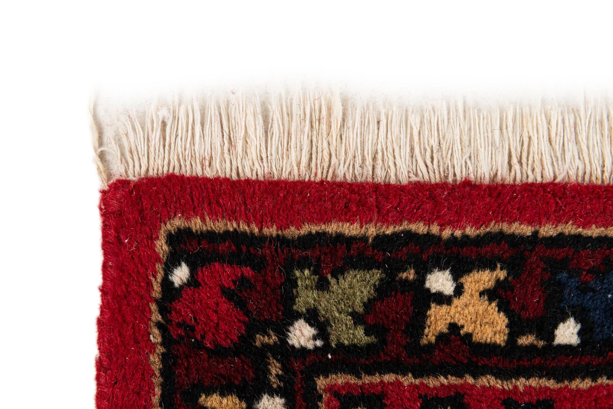 2' x 3' Hand Knotted Heriz Wool Rug