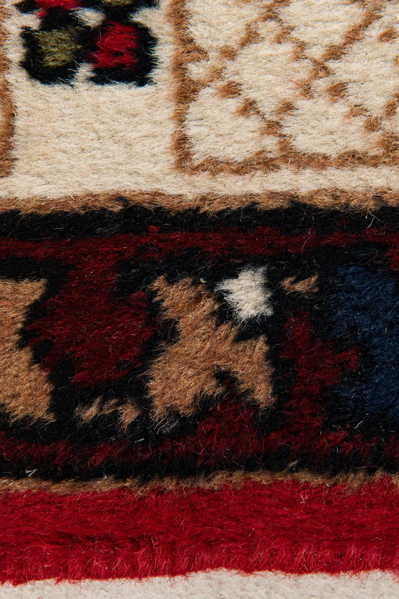 2' x 3' Hand Knotted Heriz Wool Rug