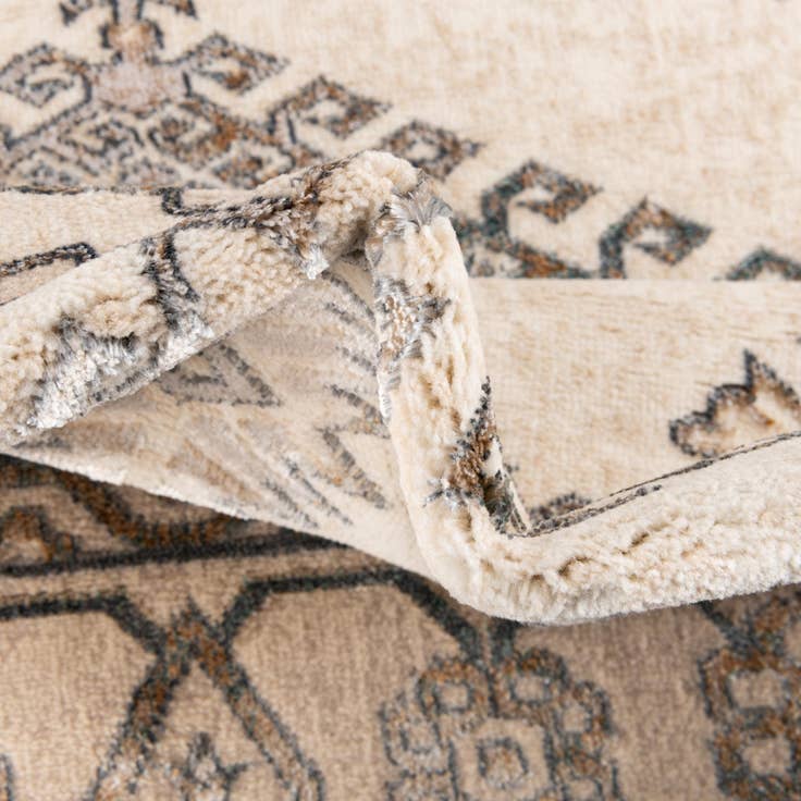 Detail image of 3' 3 x 5' 3 Highbury Rug