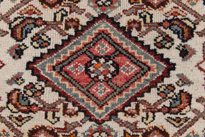 2' 4 x 3' 11 Hand Knotted Hossainabad Wool Rug