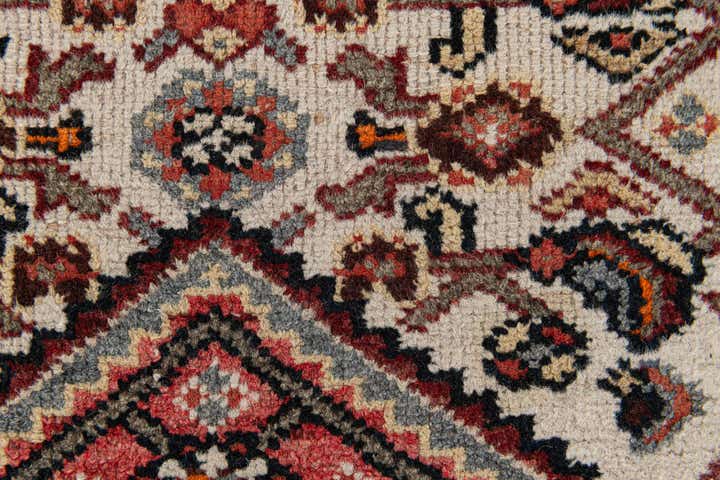 2' 4 x 3' 11 Hand Knotted Hossainabad Wool Rug