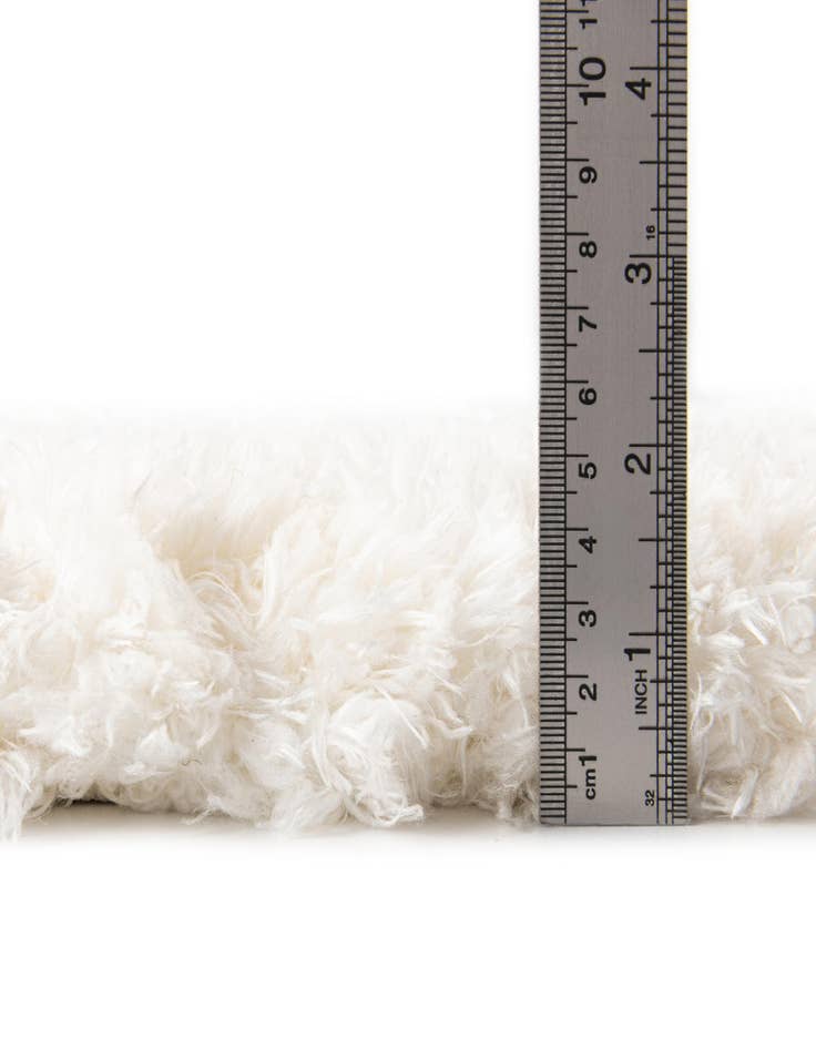 Detail image of 2' x 3' 7 Infinity Shag Rug