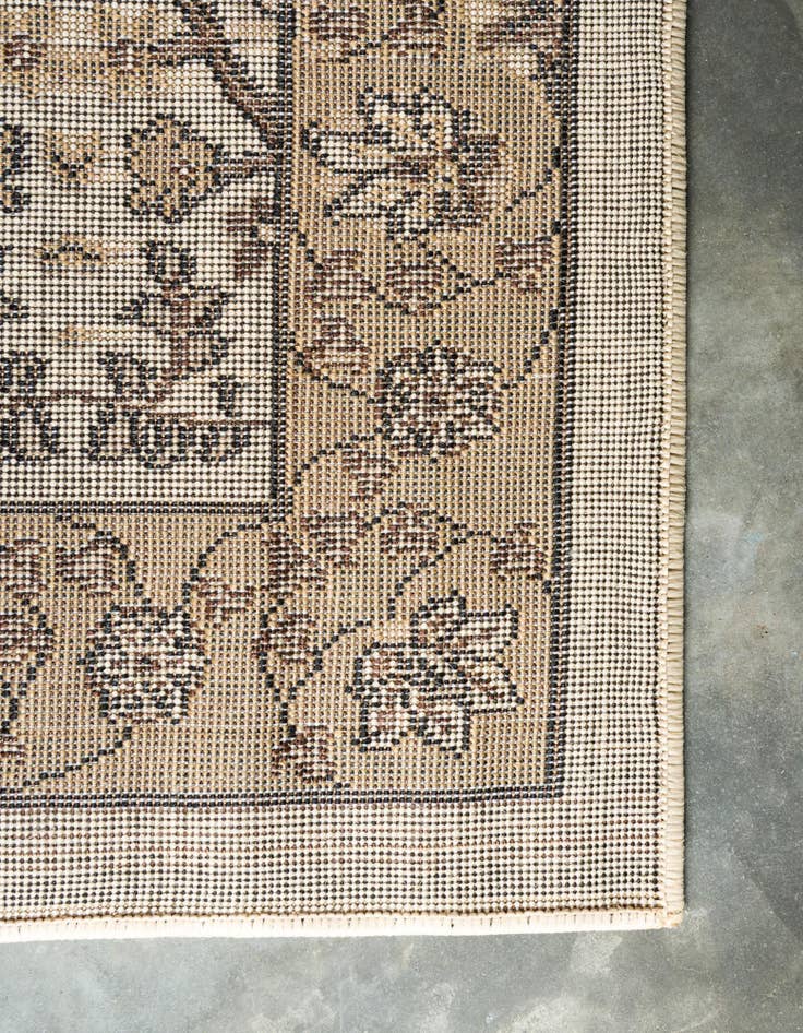 Detail image of 4' x 6' Isfahan Design Rug