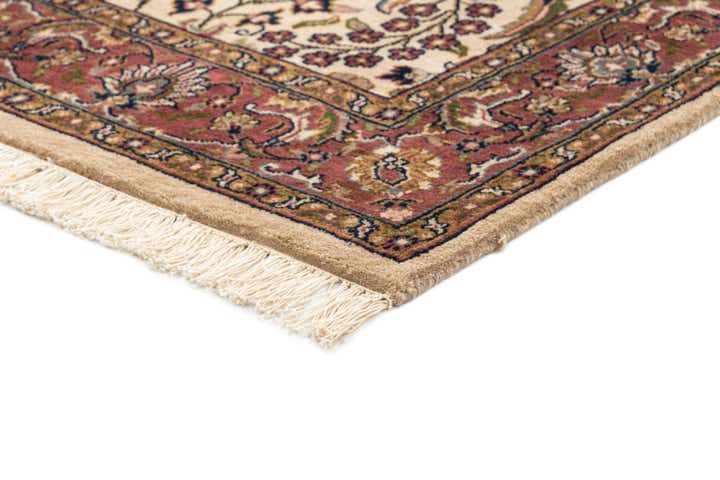 4' x 6' 8 Hand Knotted Isfahan Wool Rug