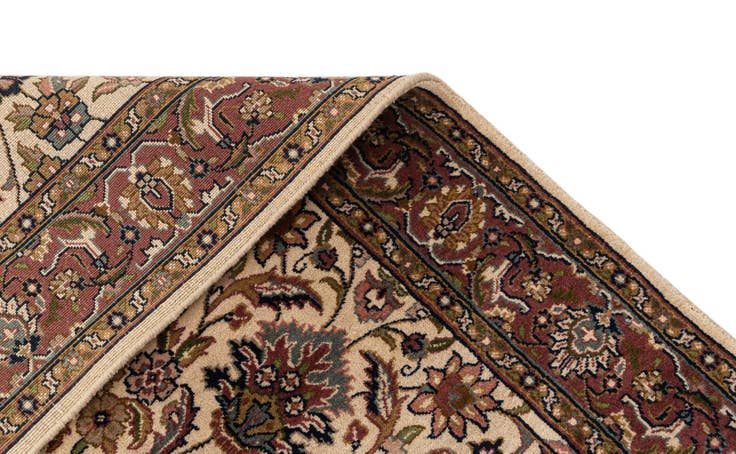 Detail image of 4' x 6' 8 Hand Knotted Isfahan Wool Rug