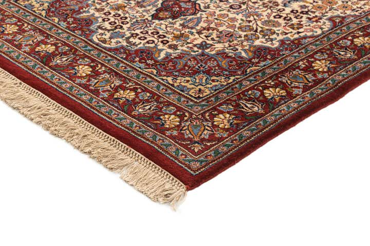 4' x 6' 8 Hand Knotted Isfahan Wool Rug