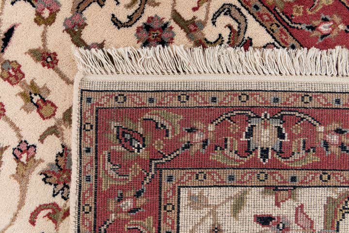 3' x 5' 4 Hand Knotted Isfahan Wool Rug