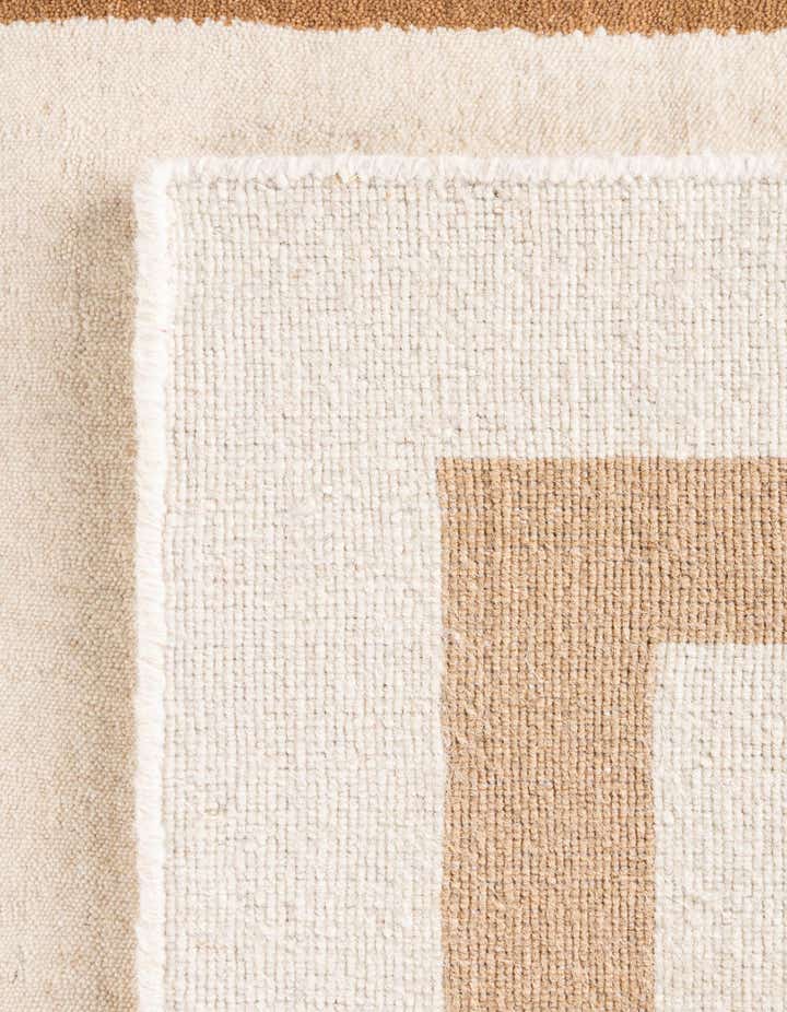 6' 1 x 9' Jill Zarin Border Wool Rug