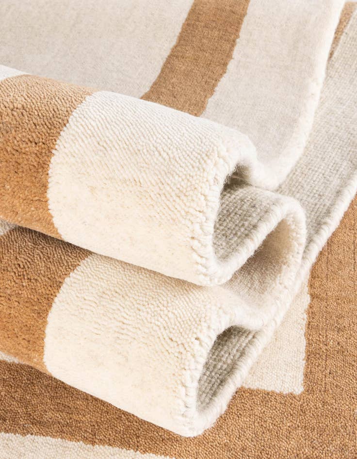 Detail image of 10' x 14' 1 Jill Zarin Border Wool Rug