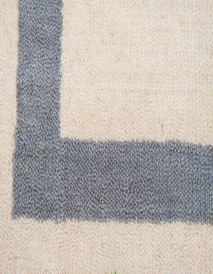Detail image of 2' x 3'  Hand Woven Jill Zarin English Manor Rug