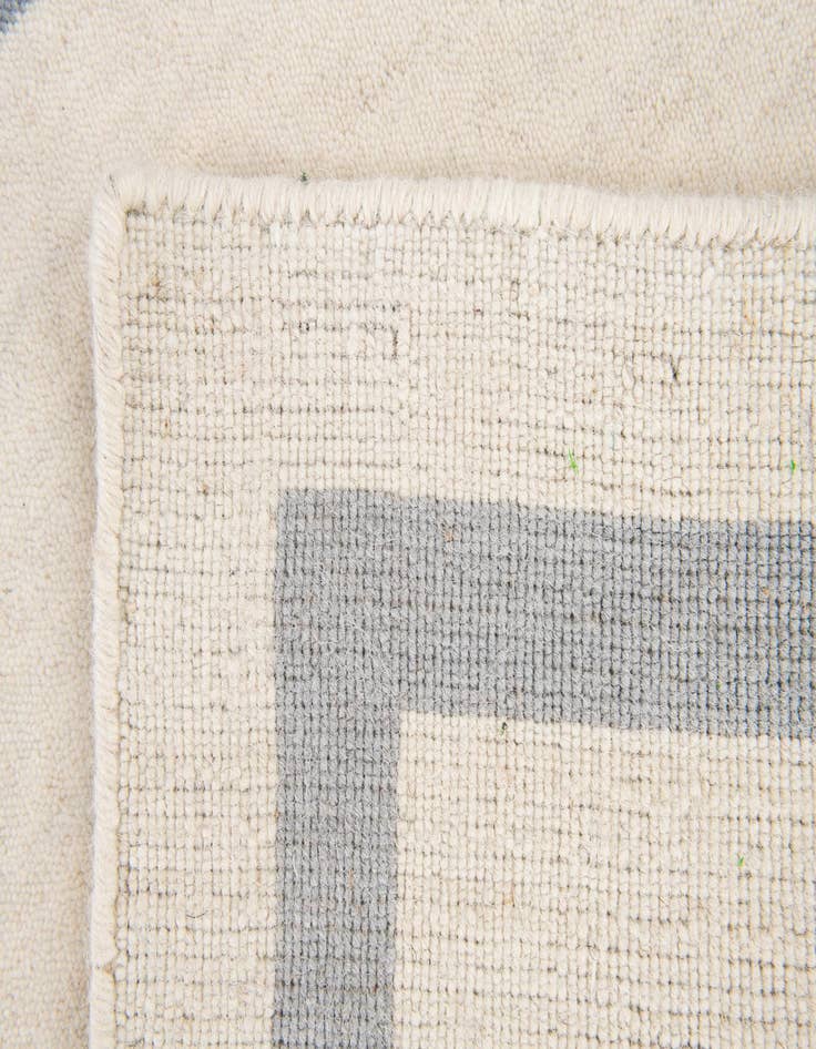 Detail image of 2' x 3'  Hand Woven Jill Zarin English Manor Rug