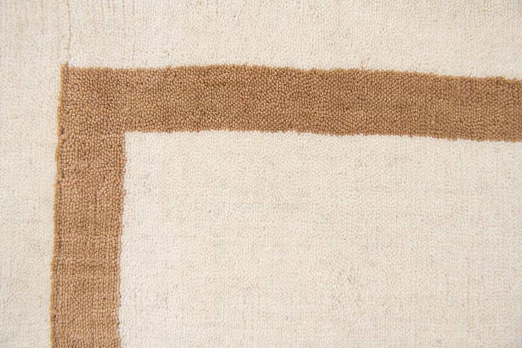 Detail image of 2' 1 x 3' 2 Hand Woven Jill Zarin English Manor Wool Rug