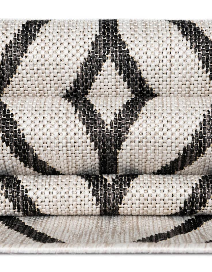 Detail image of 5' 3 x 8' Easy-Clean Jill Zarin Turks and Caicos Indoor / Outdoor Rug
