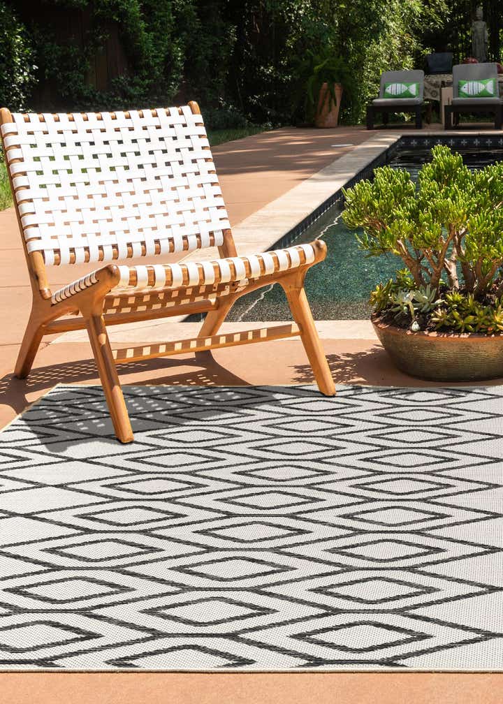 4' x 6' Easy-Clean Jill Zarin Turks and Caicos Indoor / Outdoor Rug