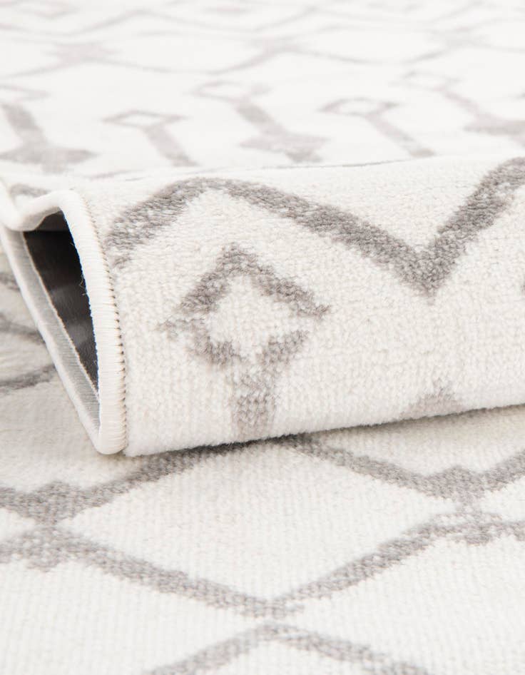 Detail image of 7' 10 x 10' Kasbah Trellis Rug