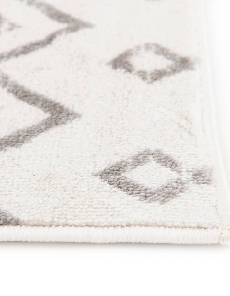 Detail image of 7' 10 x 10' Kasbah Trellis Rug