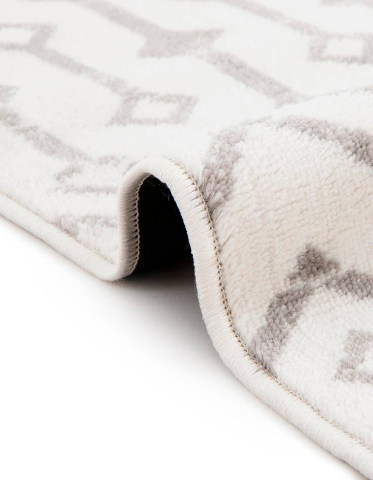 Detail image of 10' 8 x 16' 5 Kasbah Trellis Rug