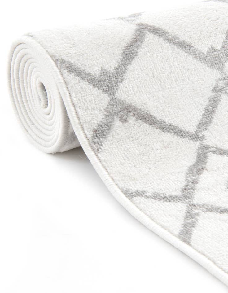 Detail image of 7' 10 x 10' Kasbah Trellis Rug