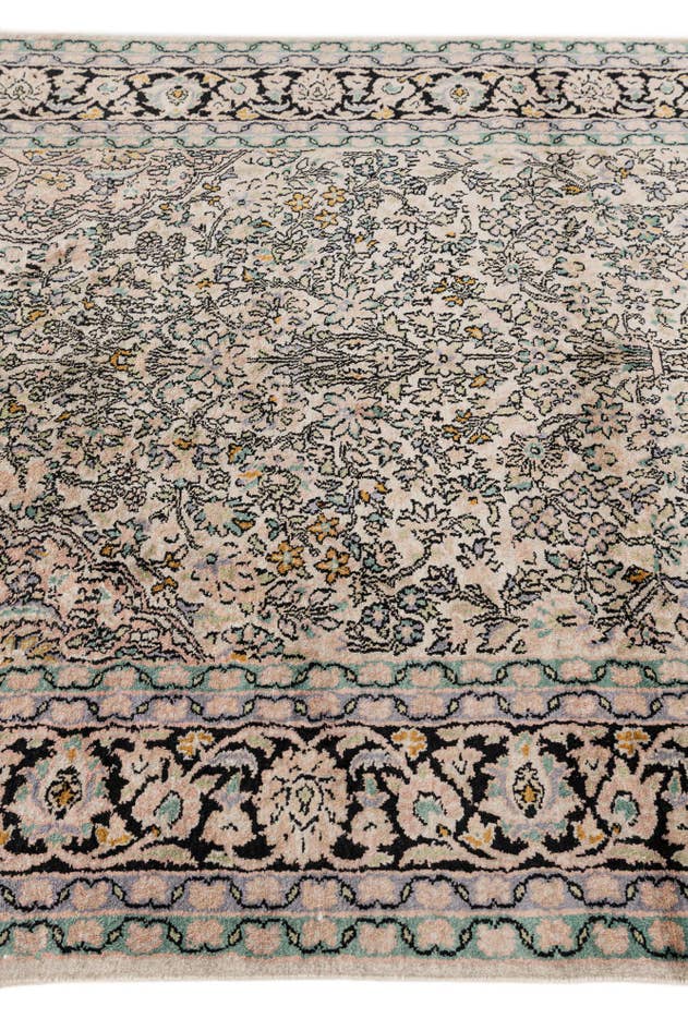 Detail image of 4' x 6' 1 Hand Knotted Kashmir Oriental Rug