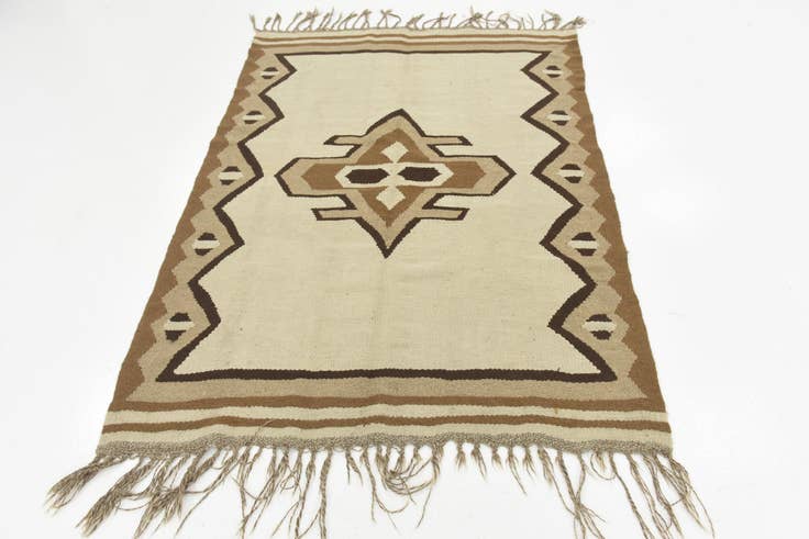 Detail image of 4' 7 x 6' 3 Hand Woven Kilim Fars Wool Rug