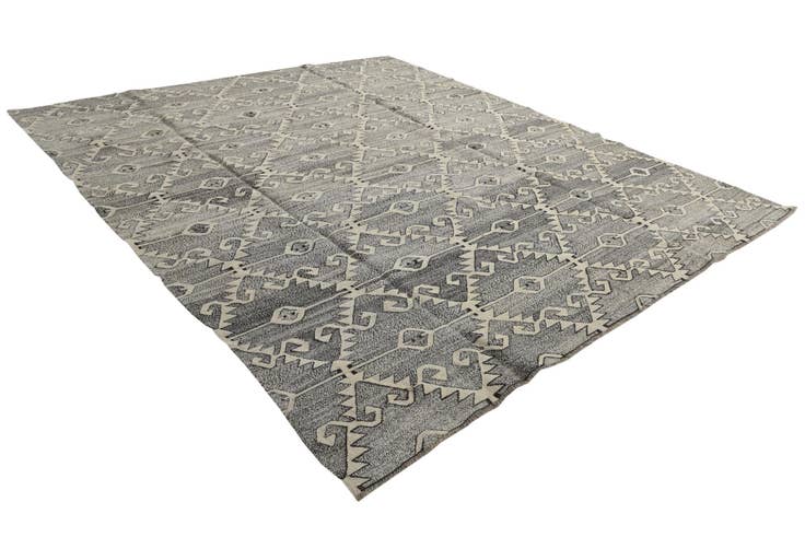Detail image of 8' 3 x 9' 6 Hand Woven Kilim Fars Wool Rug