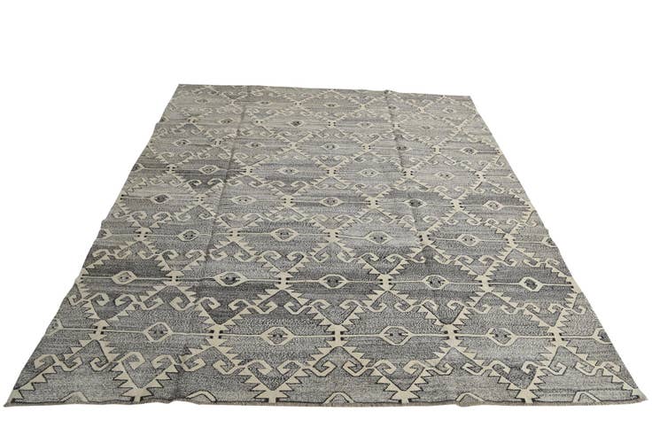 Detail image of 8' 3 x 9' 6 Hand Woven Kilim Fars Wool Rug