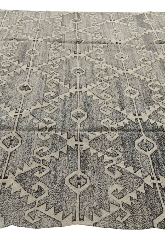 Detail image of 8' 3 x 9' 6 Hand Woven Kilim Fars Wool Rug