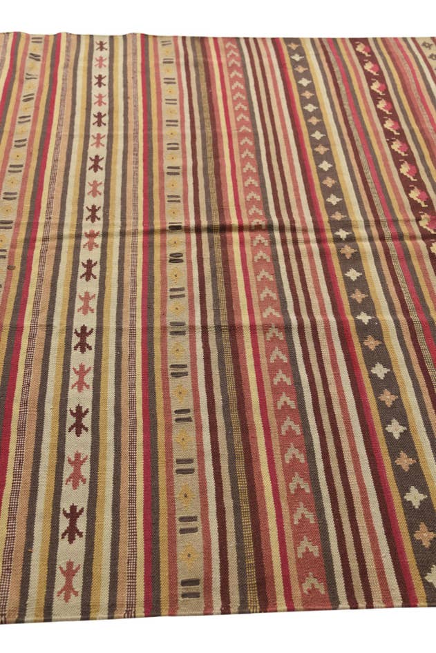Detail image of 5' 7 x 7' 8 Hand Woven Kilim Fars Wool Rug