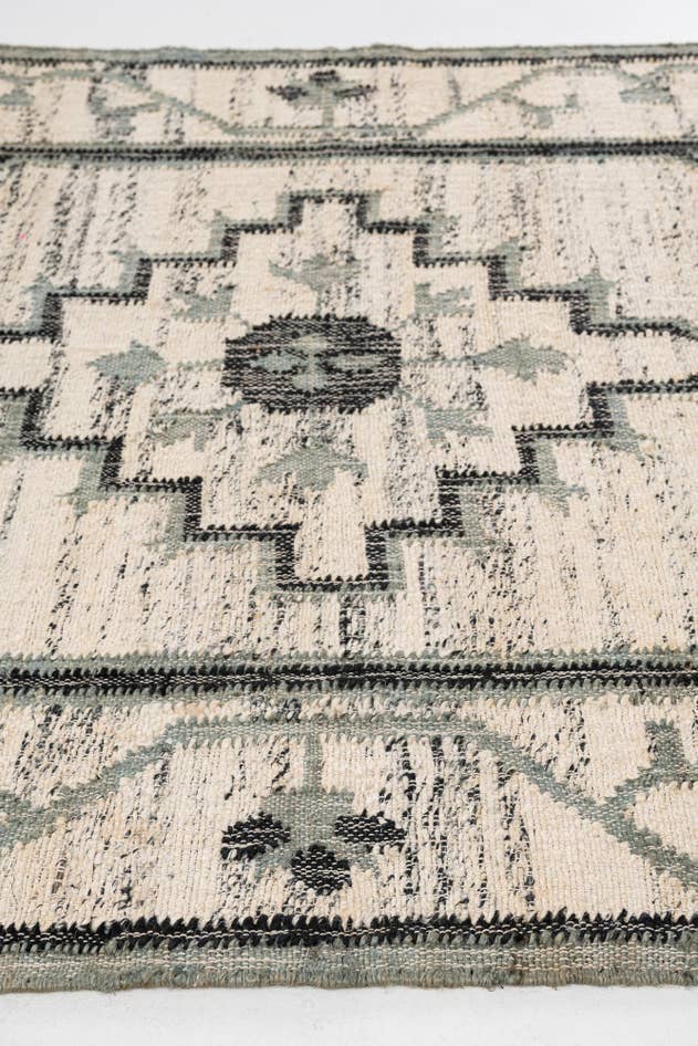 Detail image of 5' 2 x 8' 2 Hand Woven Kilim Jute Rug
