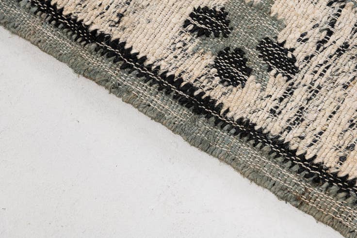 Detail image of 5' 2 x 8' 2 Hand Woven Kilim Jute Rug