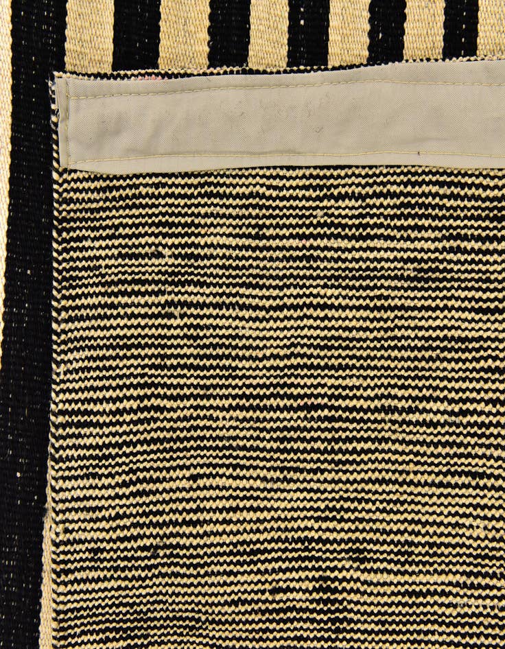 Detail image of 5' 10 x 7' 6  Hand Woven Kilim Modern Wool Rug