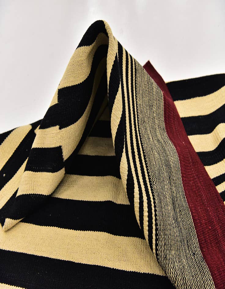 Detail image of 4' 2 x 5' 9  Hand Woven Kilim Modern Wool Rug