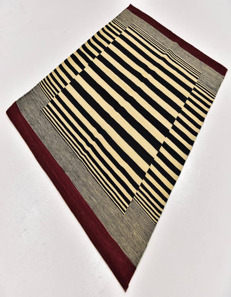 Detail image of 4' 2 x 5' 9  Hand Woven Kilim Modern Wool Rug