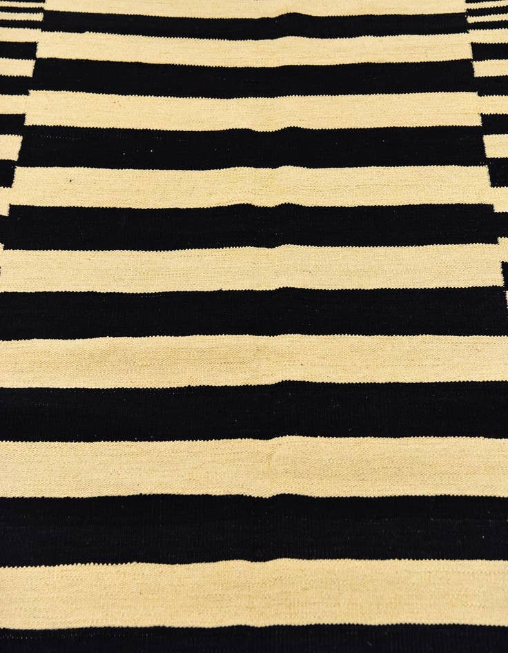 Detail image of 4' 2 x 5' 9  Hand Woven Kilim Modern Wool Rug