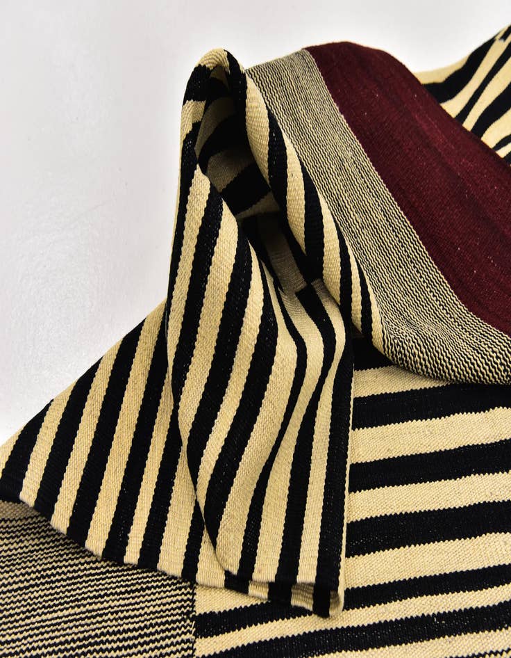 Detail image of 4' 3 x 5' 9  Hand Woven Kilim Modern Wool Rug